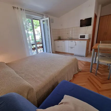 Apartment Apartments By The Sea Duce, Omis - 2821 *