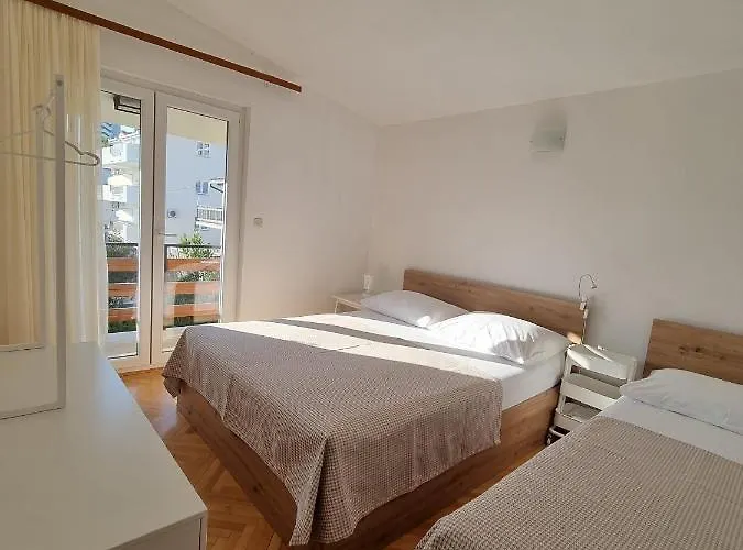 Apartman Apartments By The Sea Duce, Omis - 2821 Duce