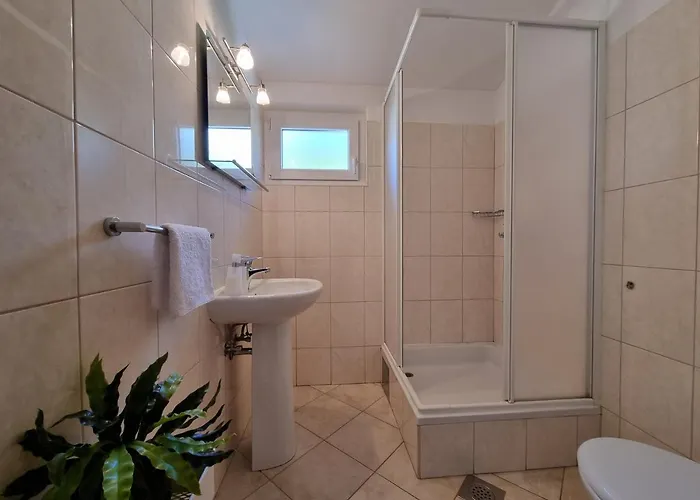 Apartman Apartments By The Sea Duce, Omis - 2821 Duce