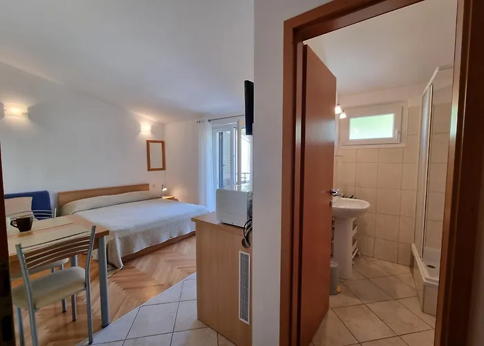 Apartman Apartments By The Sea Duce, Omis - 2821 *